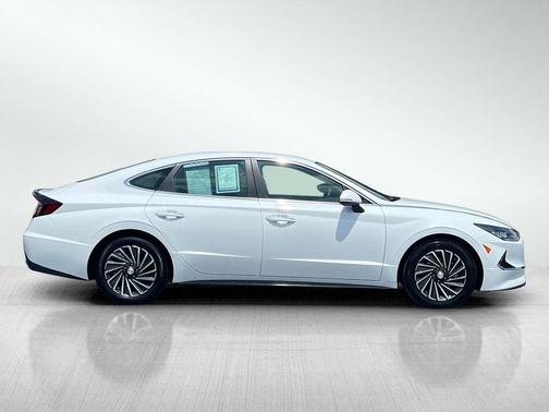 2023 Hyundai SONATA Hybrid SE