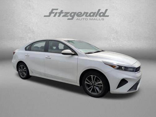 Snow White Pearl 2023 Kia Forte LXS