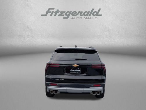 Mosaic Black Metallic 2026 Chevrolet Traverse LT