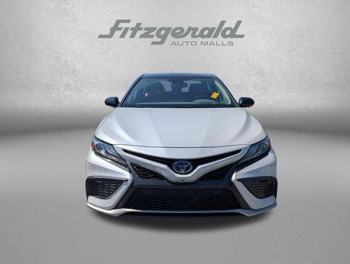 Wind Chill Pearl/Midnight Black Metallic 2022 Toyota Camry XSE