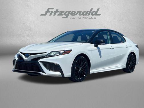 Wind Chill Pearl/Midnight Black Metallic 2022 Toyota Camry XSE