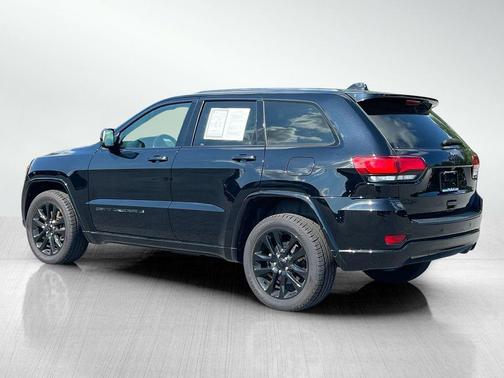 2022 Jeep Grand Cherokee Laredo