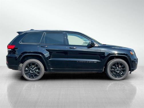 2022 Jeep Grand Cherokee Laredo