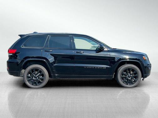 2022 Jeep Grand Cherokee Laredo