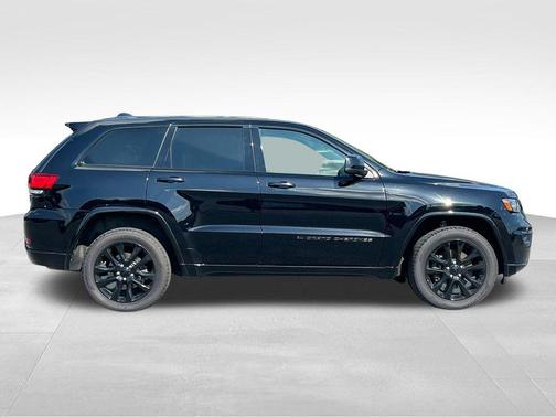 2022 Jeep Grand Cherokee Laredo