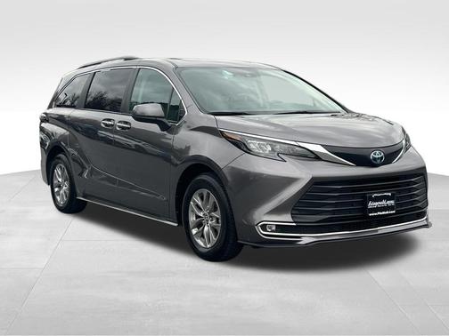 2024 Toyota Sienna XLE