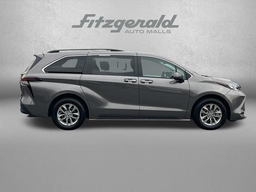 2024 Toyota Sienna XLE