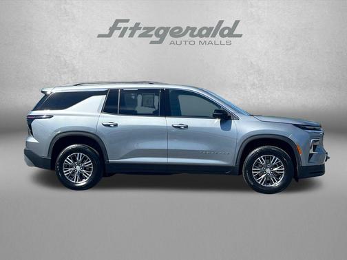 Sterling Gray Metallic 2026 Chevrolet Traverse LT