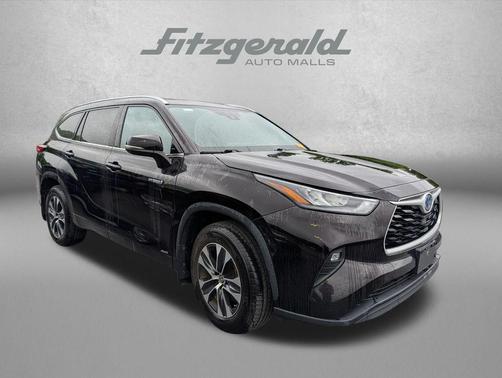 Opulent Amber 2020 Toyota Highlander Hybrid XLE
