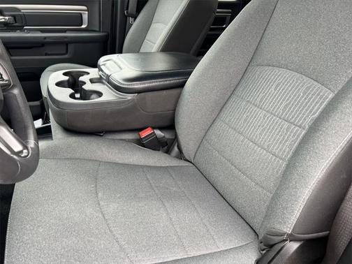 2024 RAM 1500 Classic Warlock Crew Cab 4x4 5'7' Box