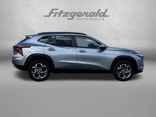 Sterling Gray Metallic 2025 Chevrolet Trax LT