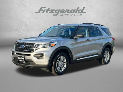 ICONIC SILVER METALLIC 2023 Ford Explorer XLT