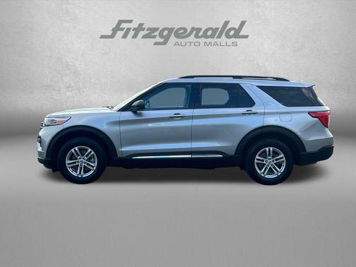 ICONIC SILVER METALLIC 2023 Ford Explorer XLT
