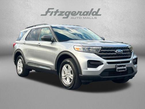 ICONIC SILVER METALLIC 2023 Ford Explorer XLT