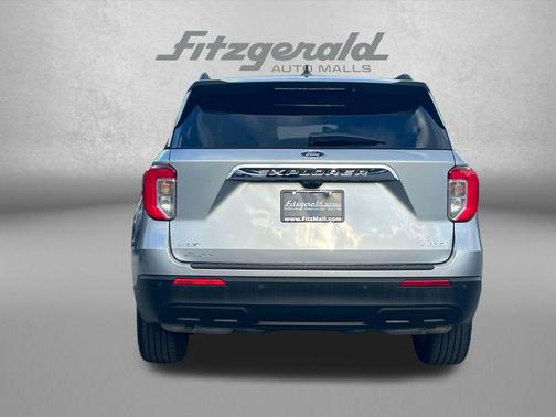 ICONIC SILVER METALLIC 2023 Ford Explorer XLT