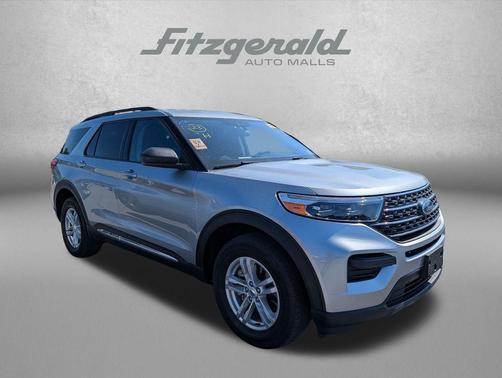 ICONIC SILVER METALLIC 2023 Ford Explorer XLT