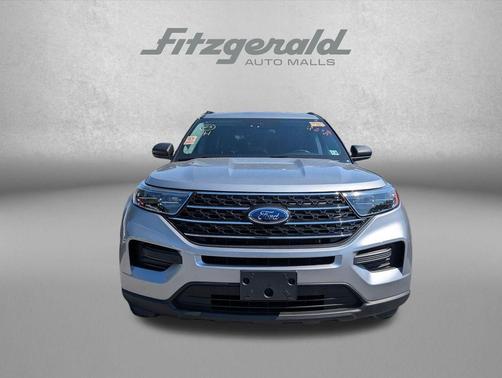 ICONIC SILVER METALLIC 2023 Ford Explorer XLT