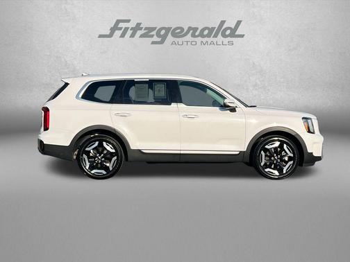 Glacial White Pearl 2025 Kia Telluride S