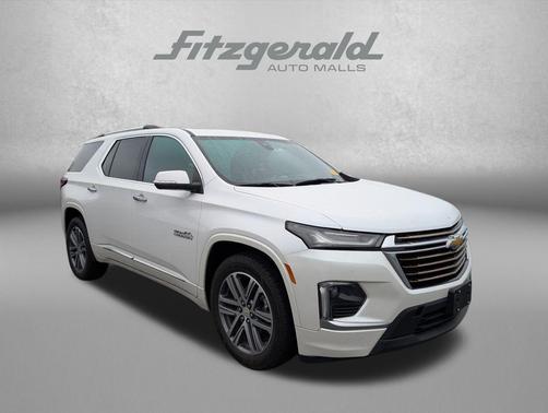 Iridescent Pearl Tricoat 2022 Chevrolet Traverse High Country
