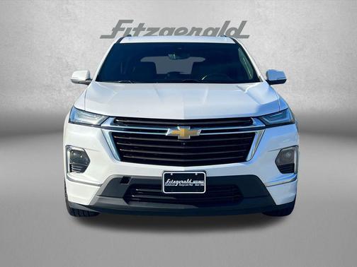 Iridescent Pearl Tricoat 2022 Chevrolet Traverse High Country