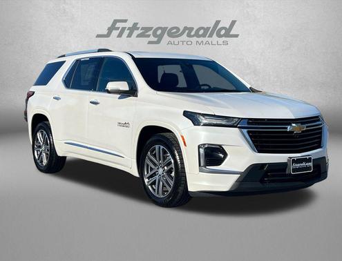 Iridescent Pearl Tricoat 2022 Chevrolet Traverse High Country