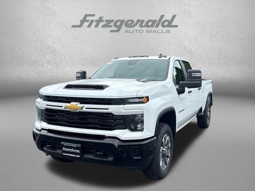 Summit White 2026 Chevrolet Silverado 2500 Custom