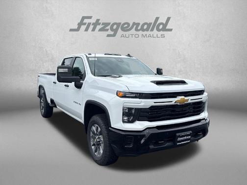 Summit White 2026 Chevrolet Silverado 2500 Custom