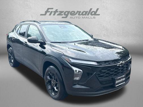 Mosaic Black Metallic 2026 Chevrolet Trax LT