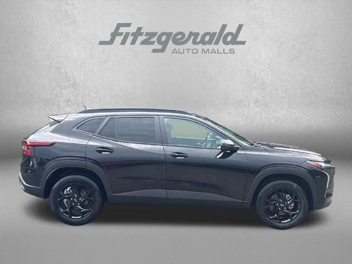 Mosaic Black Metallic 2026 Chevrolet Trax LT