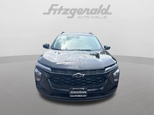 Mosaic Black Metallic 2026 Chevrolet Trax LT