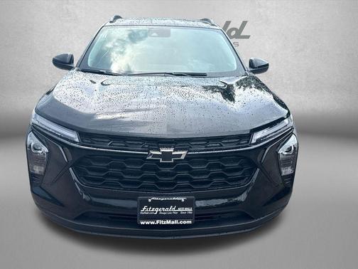 Mosaic Black Metallic 2026 Chevrolet Trax LT