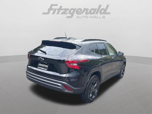 Mosaic Black Metallic 2026 Chevrolet Trax LT
