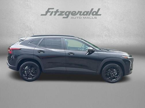 Mosaic Black Metallic 2026 Chevrolet Trax LT