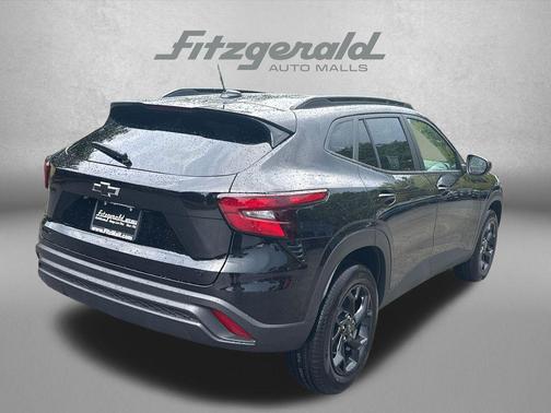 Mosaic Black Metallic 2026 Chevrolet Trax LT