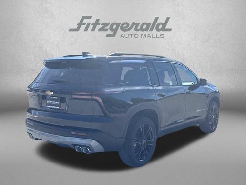 Mosaic Black Metallic 2027 Chevrolet Traverse LT