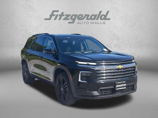 Mosaic Black Metallic 2027 Chevrolet Traverse LT