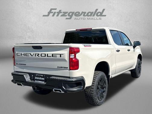 White Sands 2026 Chevrolet Silverado 1500 Custom Trail Boss