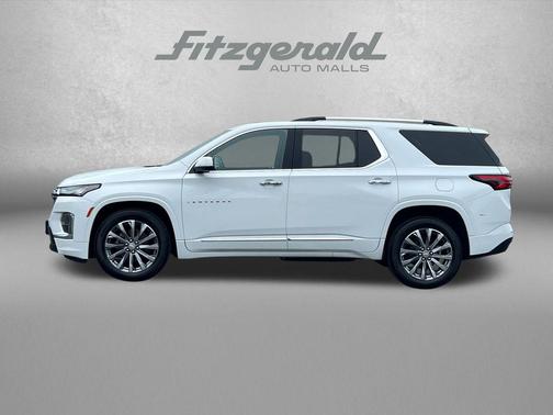 Summit White 2023 Chevrolet Traverse Premier