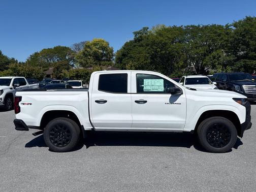 Summit White 2026 Chevrolet Colorado WT
