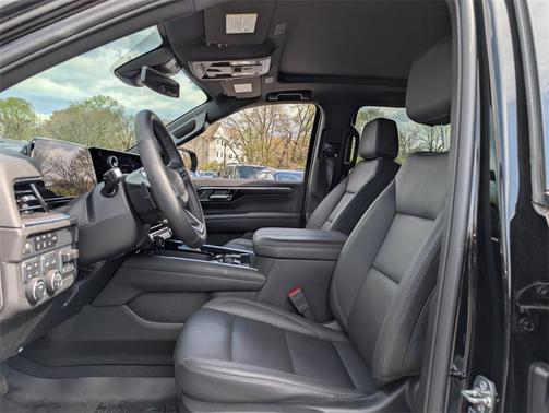 Black 2025 Chevrolet Suburban 4WD Z71