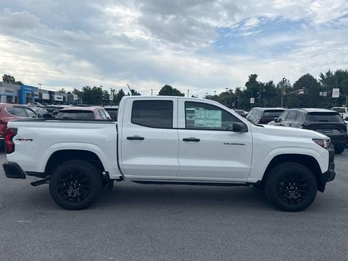 Summit White 2026 Chevrolet Colorado WT