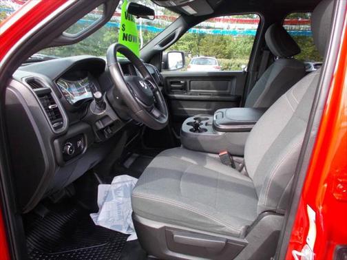 2022 RAM 2500 Tradesman Crew Cab 4x2 8' Box