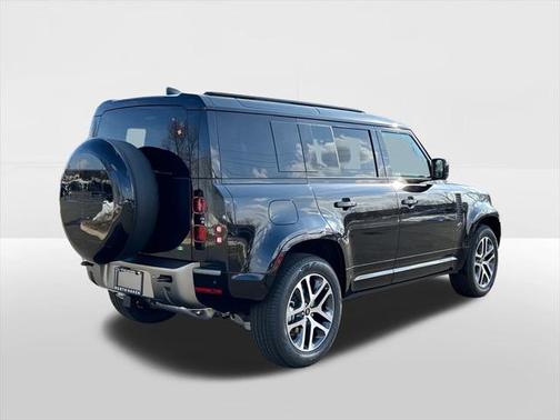 2025 Land Rover Defender 110 P400 X-Dynamic SE