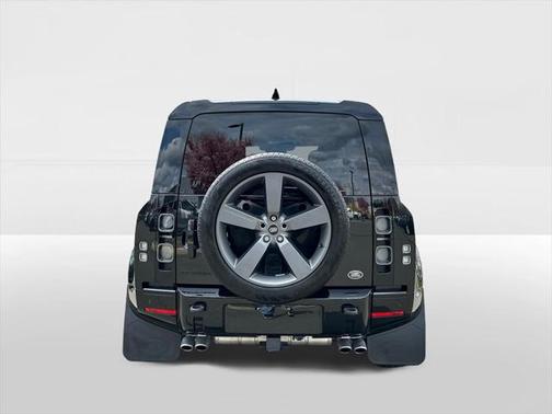 2023 Land Rover Defender 110 V8