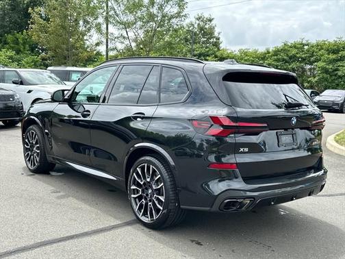 2024 BMW X5 M60i