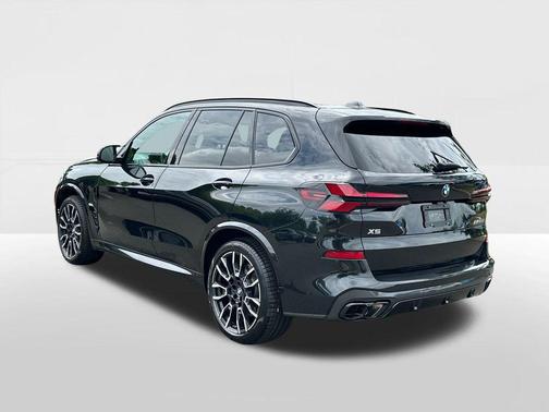 2024 BMW X5 M60i