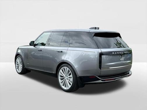 2025 Land Rover Range Rover P400 SE