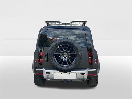 2025 Land Rover Defender 110 P300