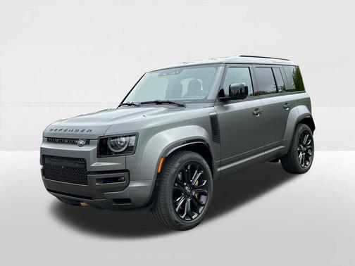Faroe Green Premium Metallic 2025 Land Rover Defender 110 V8