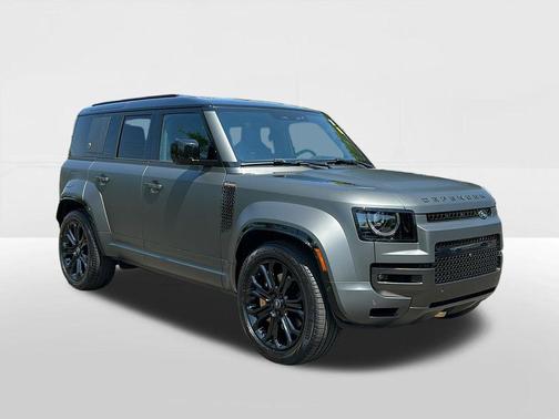 Faroe Green Premium Metallic 2025 Land Rover Defender P635 OCTA